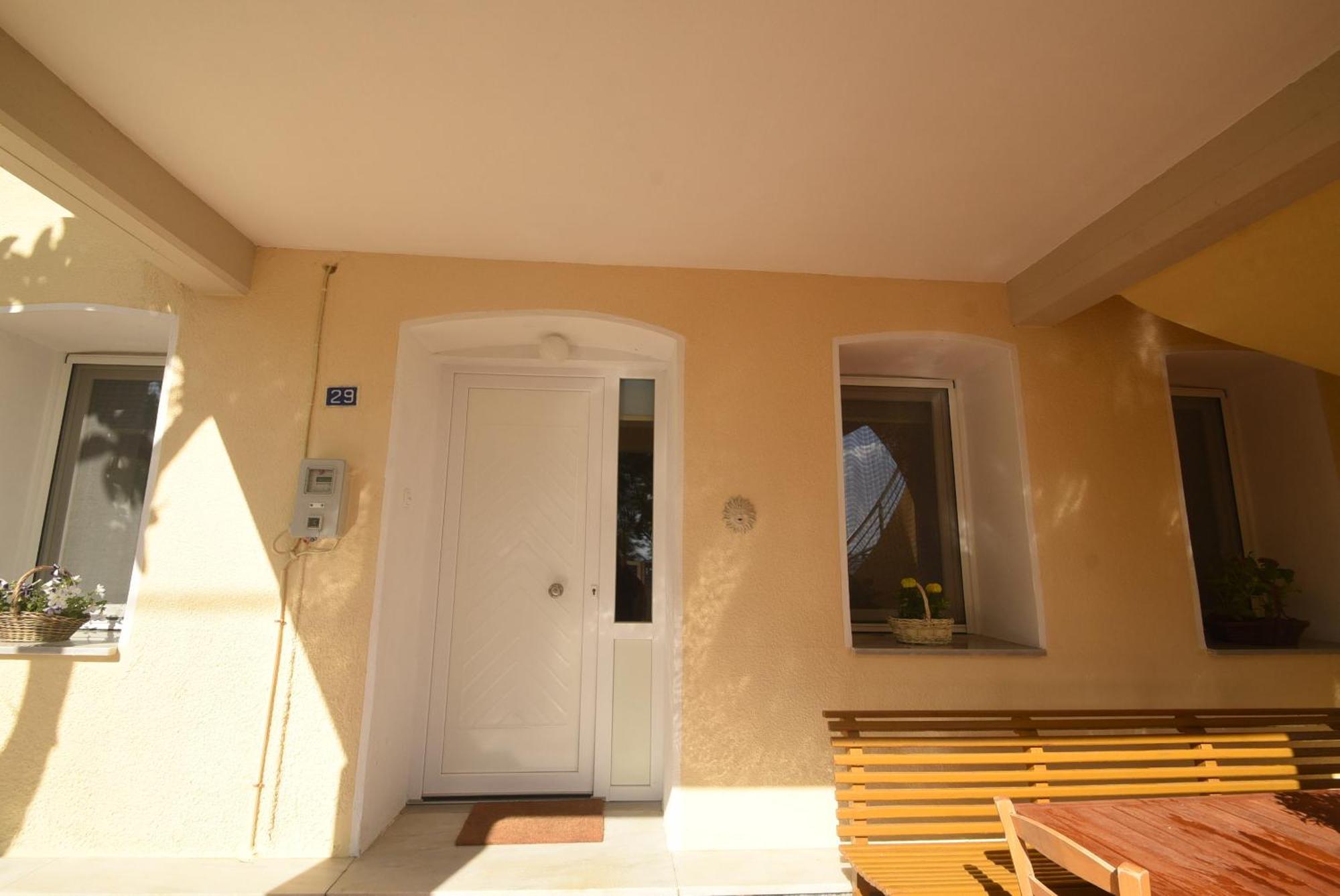 Blue Flag Award Winning Ormos Lo Beach: Home 1 Vrontádos Exterior photo